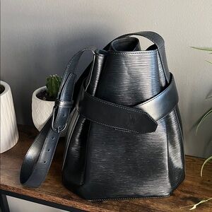 Louis Vuitton Bucket Bag *broken snap